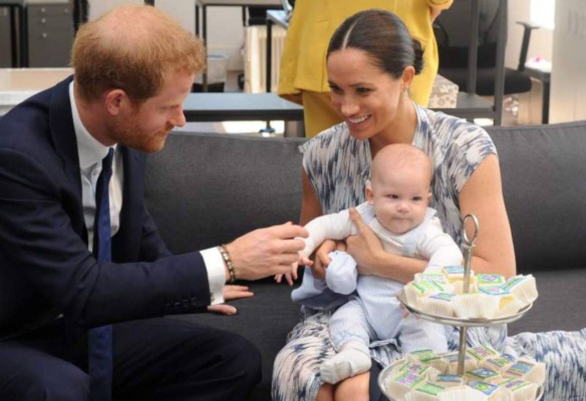 Harry, Meghan y Archie felicitaron a la reina Isabel II por videollamada