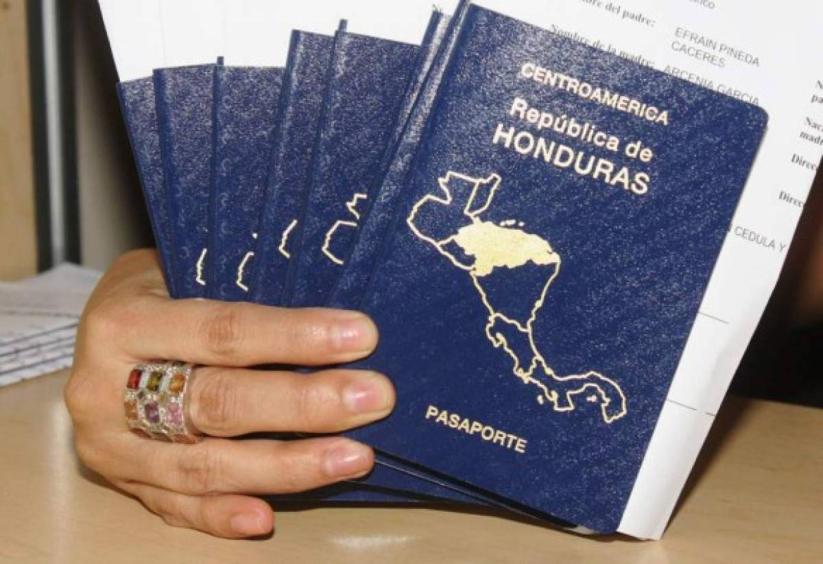 Con pasaportes revalidados deberán viajar los hondureños al extranjero