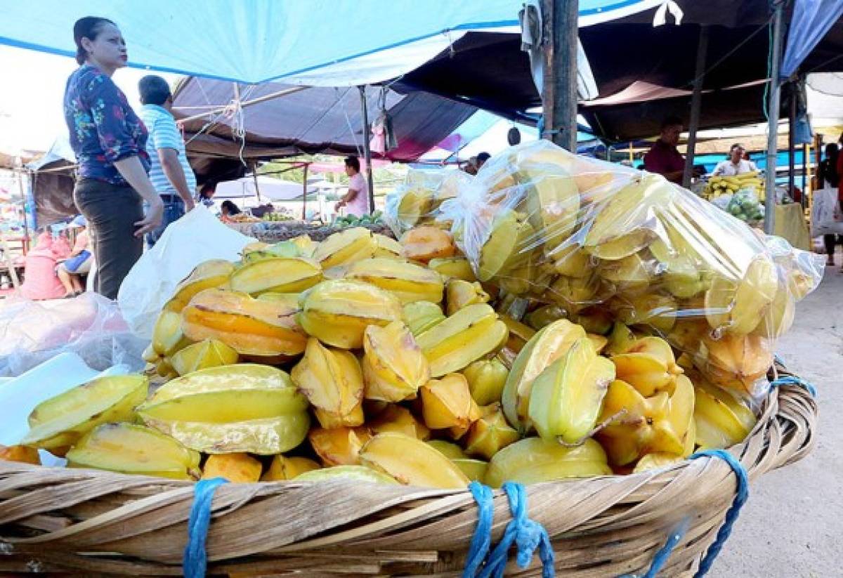 Un recorrido por la Feria del Agricultor y el Artesano