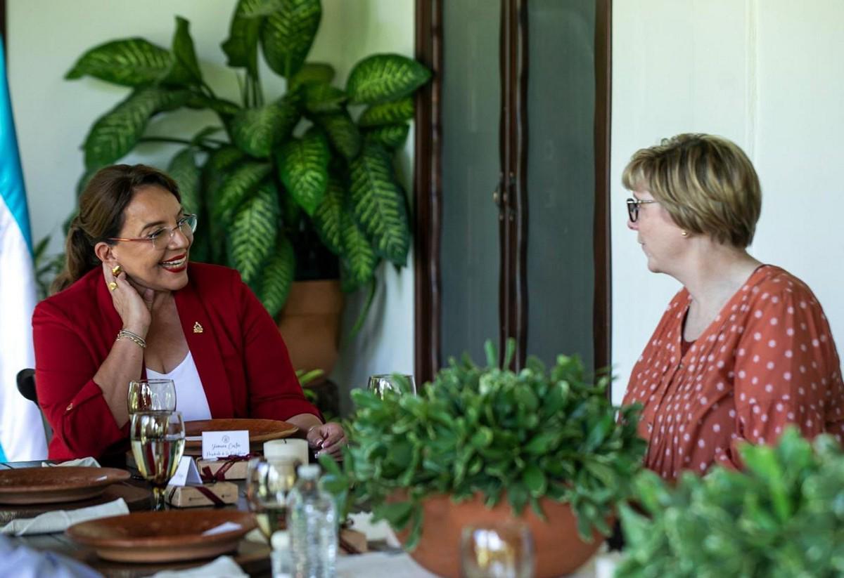 Así estuvo la reunión entre Xiomara Castro y Laura Dogu ¿De qué hablaron?