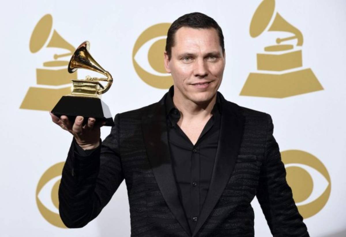 DJ Tiësto llega a sus 47 años en medio de mezclas y tornamesas