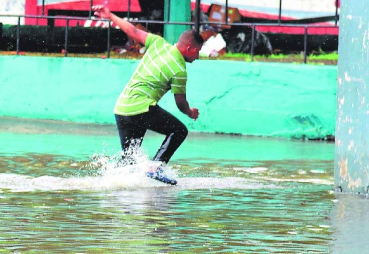 Dos días de fuertes lluvias generará la cola del huracán Earl