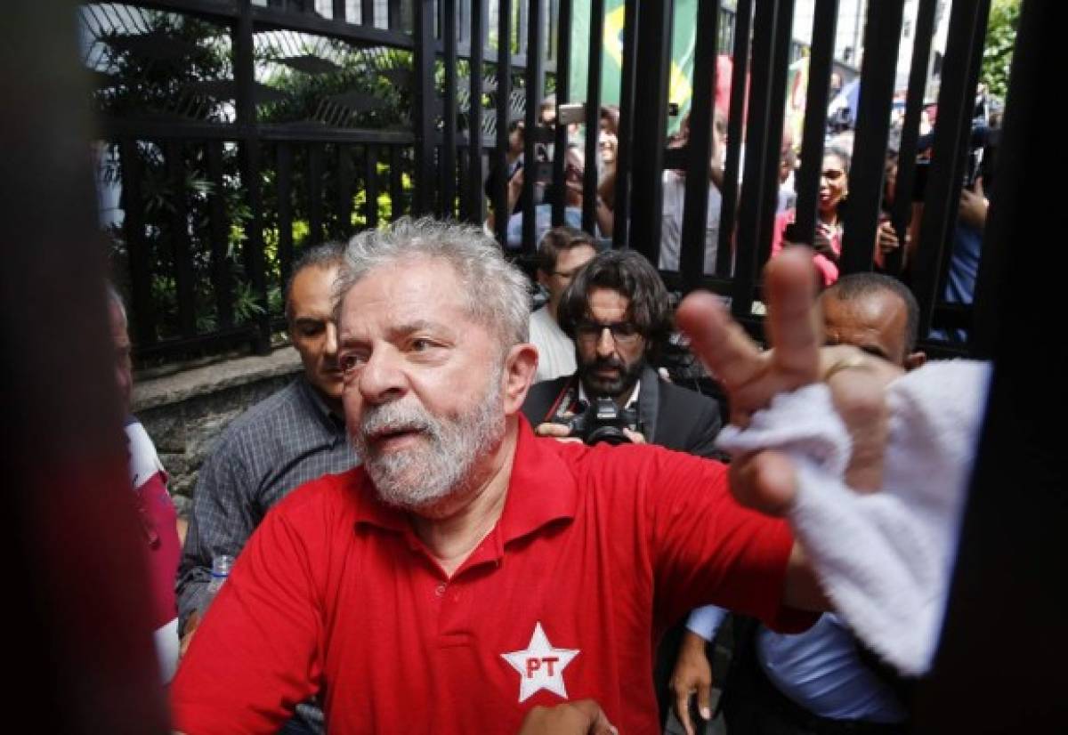 Lula traslada su lucha a las calles para salvar su imagen en Brasil