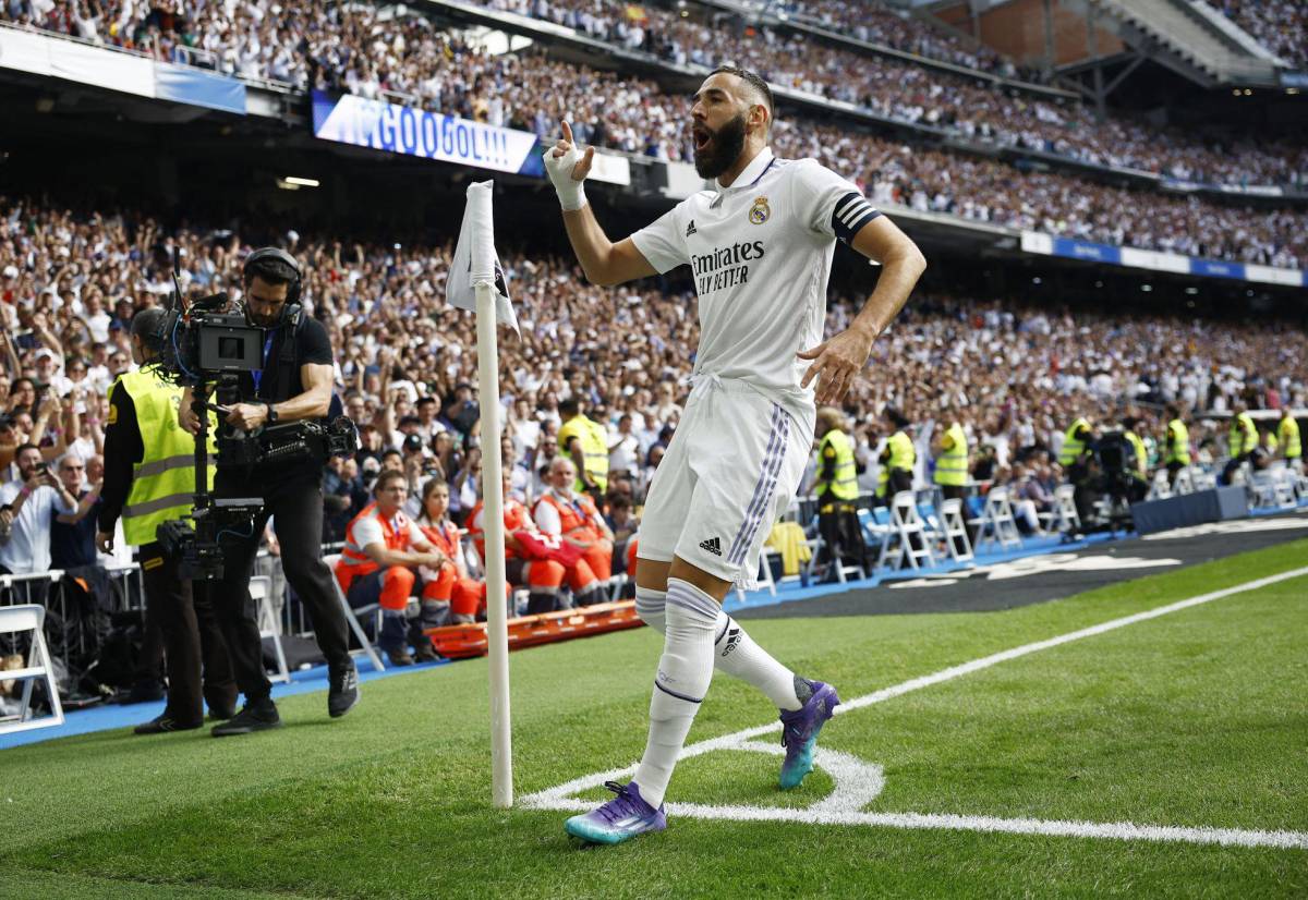 Real Madrid adelanta al Barcelona con gol de Benzema