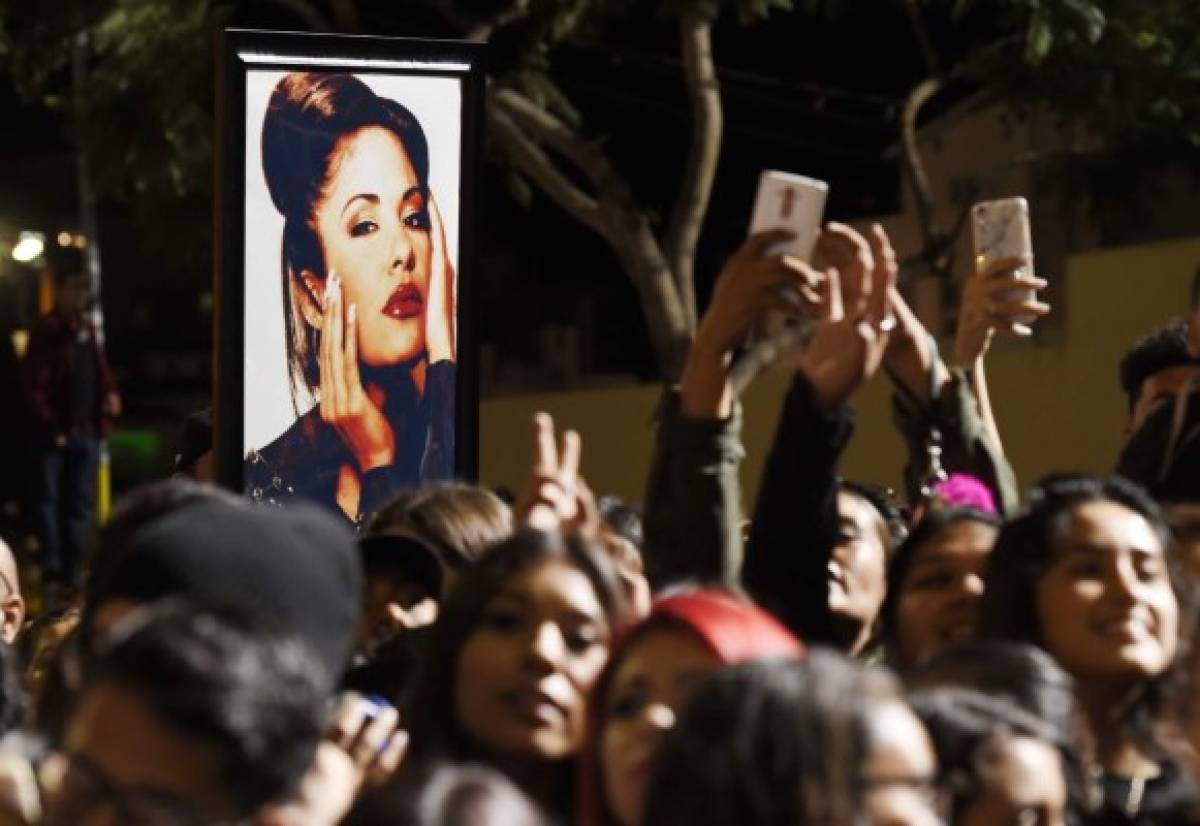 La fallecida cantante Selena Quintanilla recibe estrella en el Paseo de la Fama de Hollywood