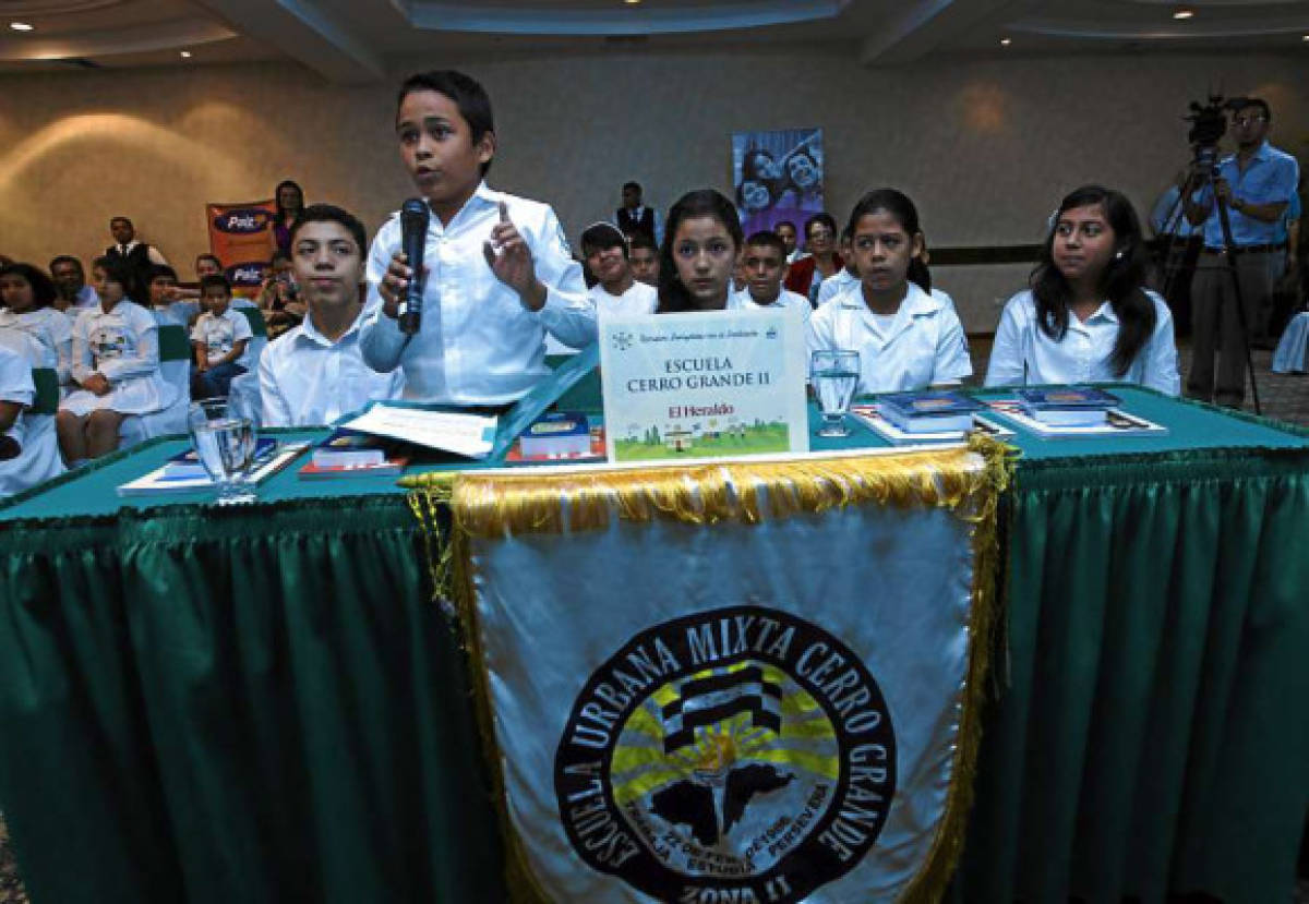 Fortalecer el reciclaje exigen niños a funcionarios  