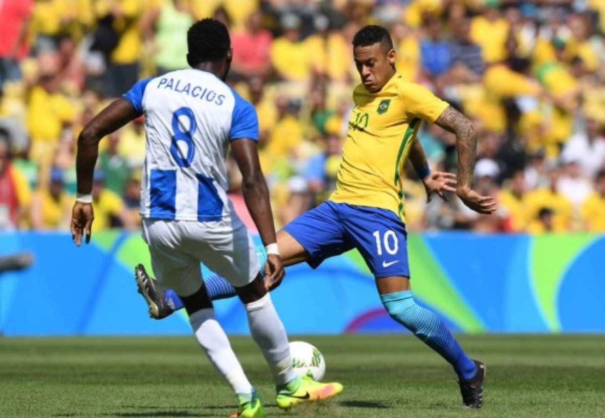 ¡El colmo! Johnny Palacios le pide la camisa a Neymar