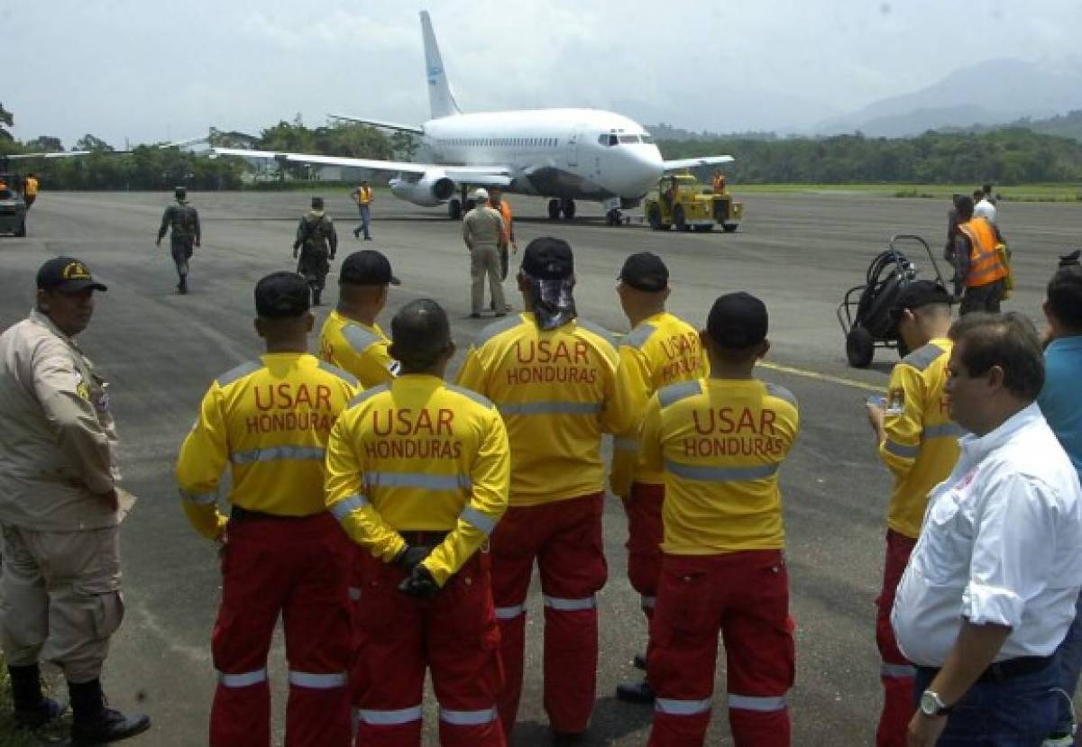 Un total de 14 bomberos hondureños partieron del país para prestar apoyo en Ecuador durante diez días.