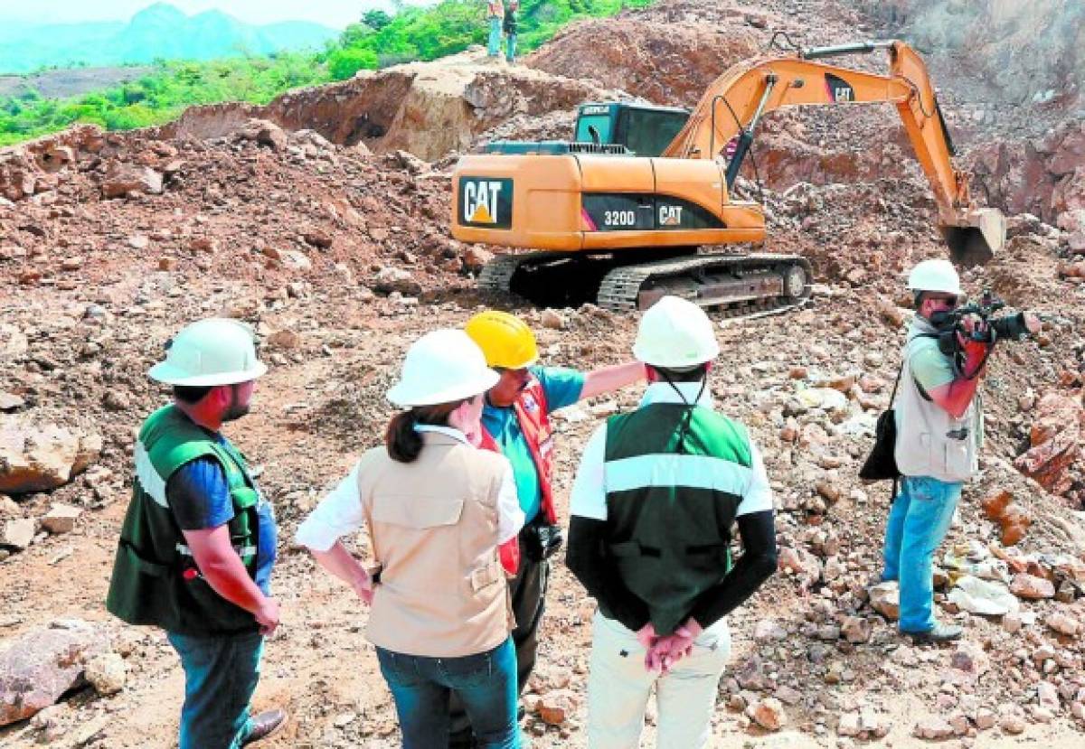 Reanudan labores de búsqueda de los mineros atrapados en El Corpus