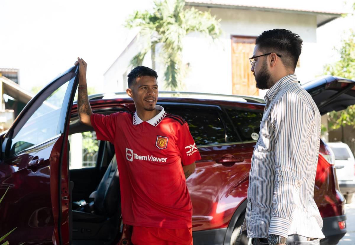 Bayron Méndez ahora vive una vida más tranquila junto a su familia y su emprendimiento futbolístico.