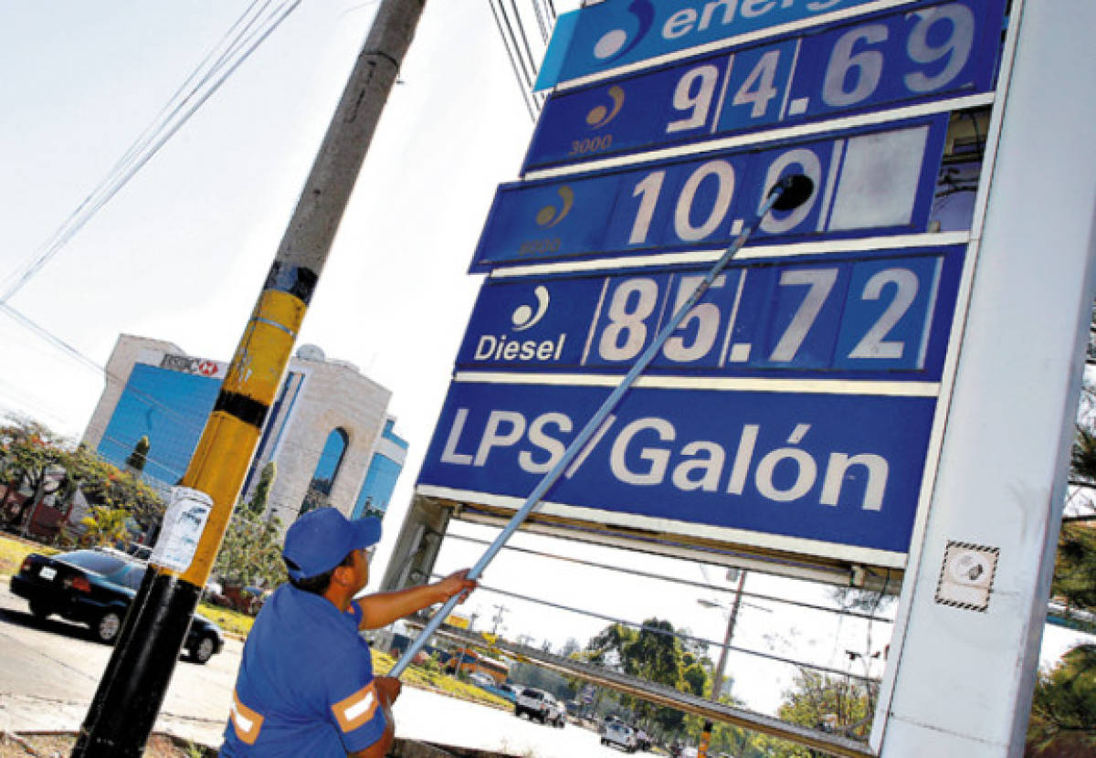 Incremento a los combustibles representa un severo golpe al bolsillo de los hondureños