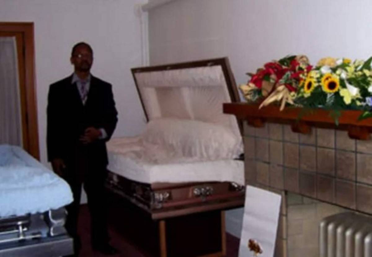 Cárcel a dueño de funeraria por dejar muertos sin atender