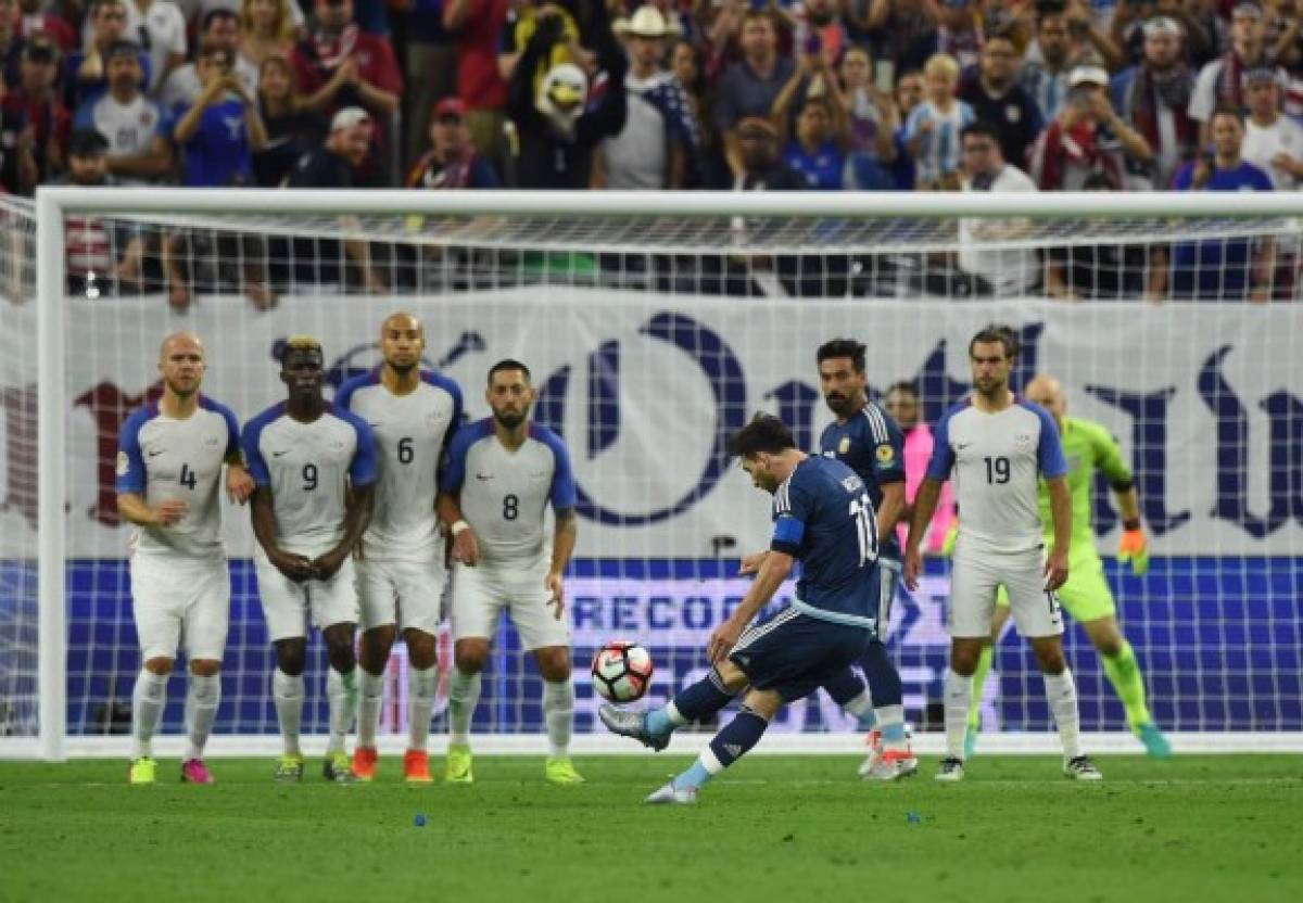 Messi marcó su gol 55 con la Albiceleste tras un tiro libre ante Estados Unidos.