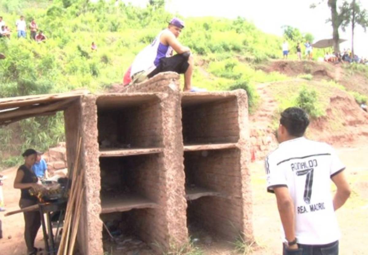 Liga Cementerio, el torneo donde los muertos juegan con los vivos en Honduras