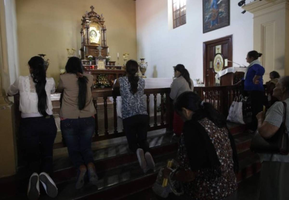 Fieles peregrinos se despiden de la Virgen de Suyapa