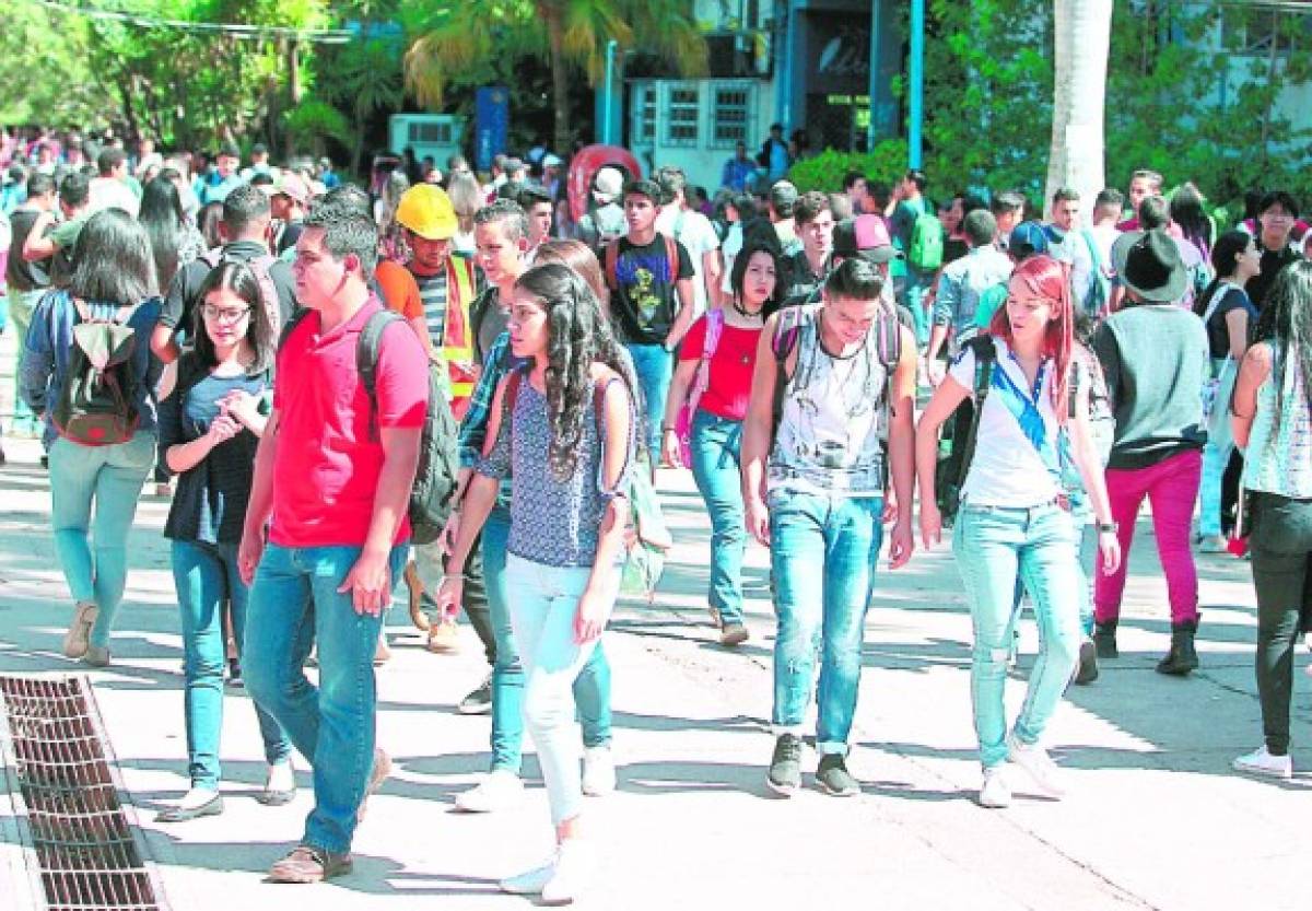 Más de 34 mil alumnos están a la espera de cupos en la UNAH