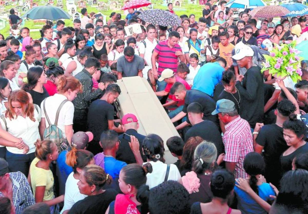 Sentido adiós a hermanitos víctimas de accidente vial en El Progreso