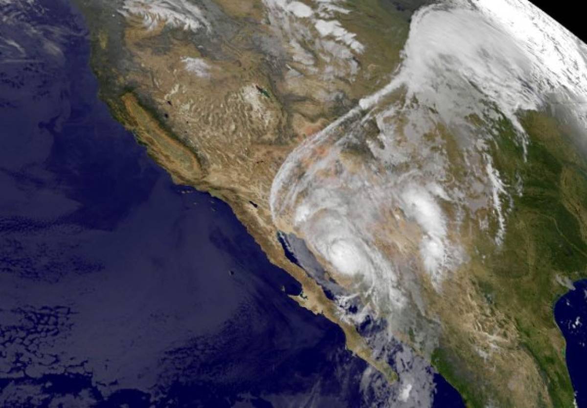 Tormenta tropical Newton vuelve a tocar tierra en México