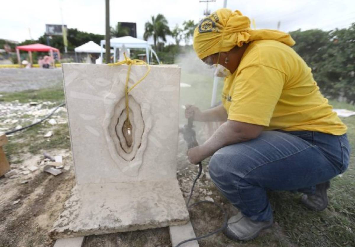 Ellas mantienen viva la escultura en Honduras