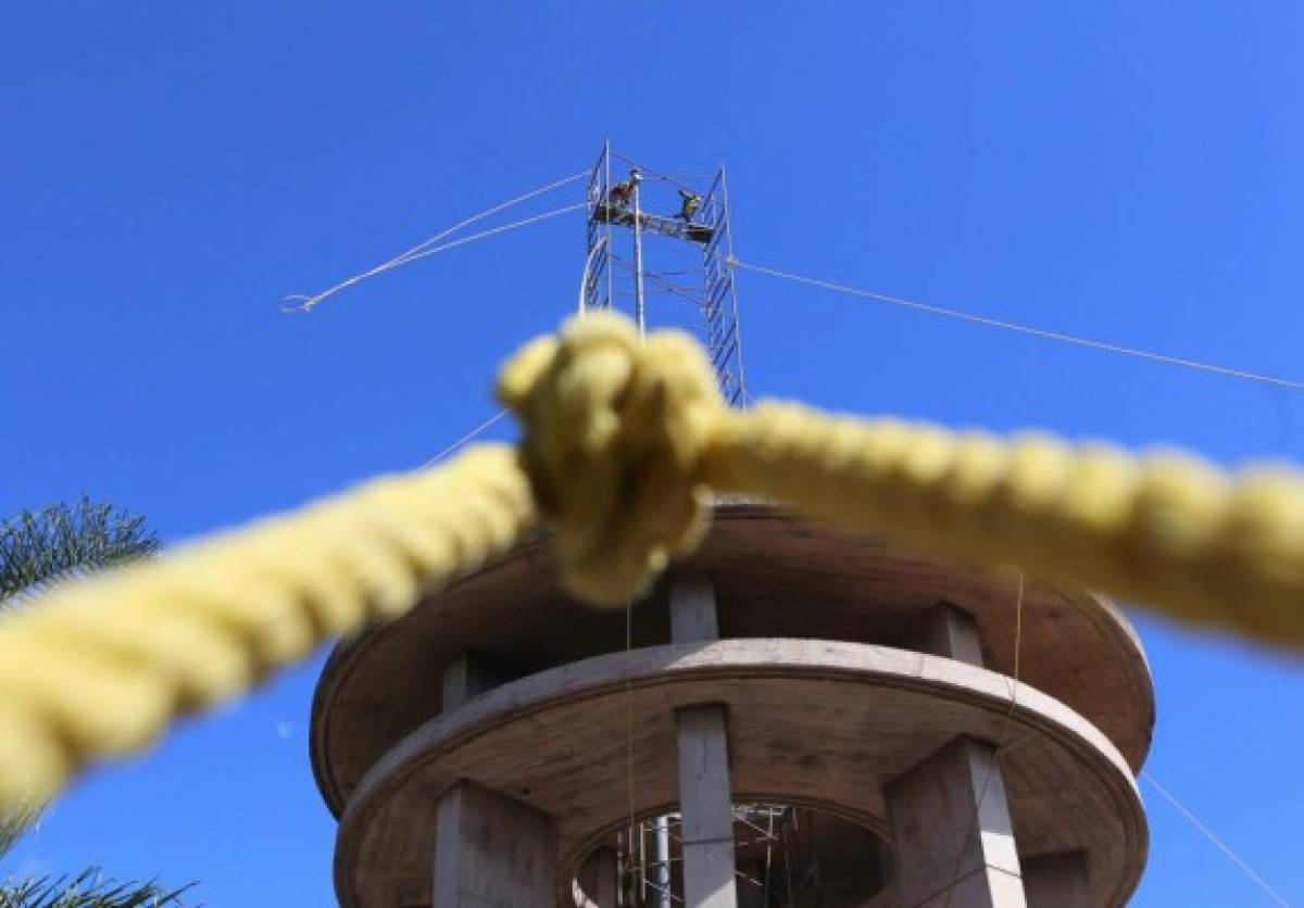 Reparan asta de monumento de La Paz en Tegucigalpa   