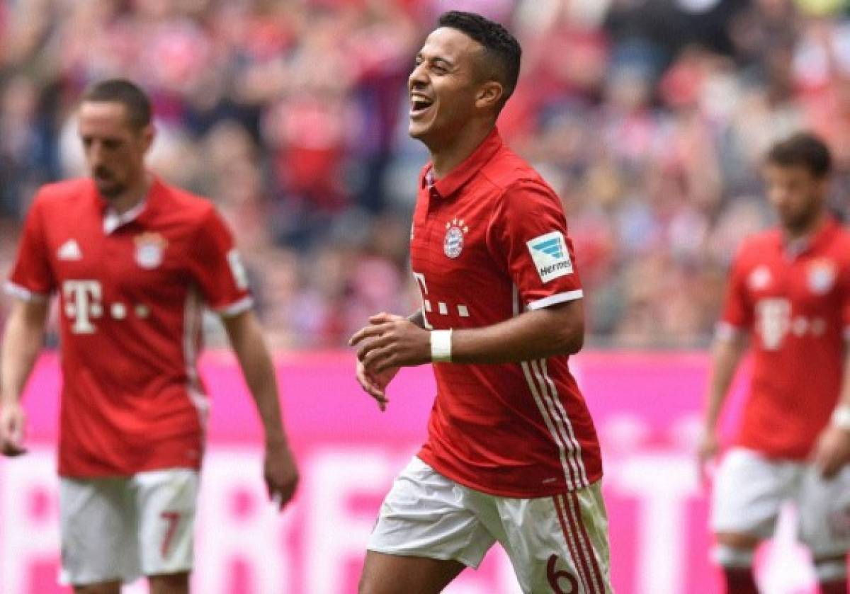 Bayern aplasta 6-0 al Augsburgo con triplete de Lewandowski 