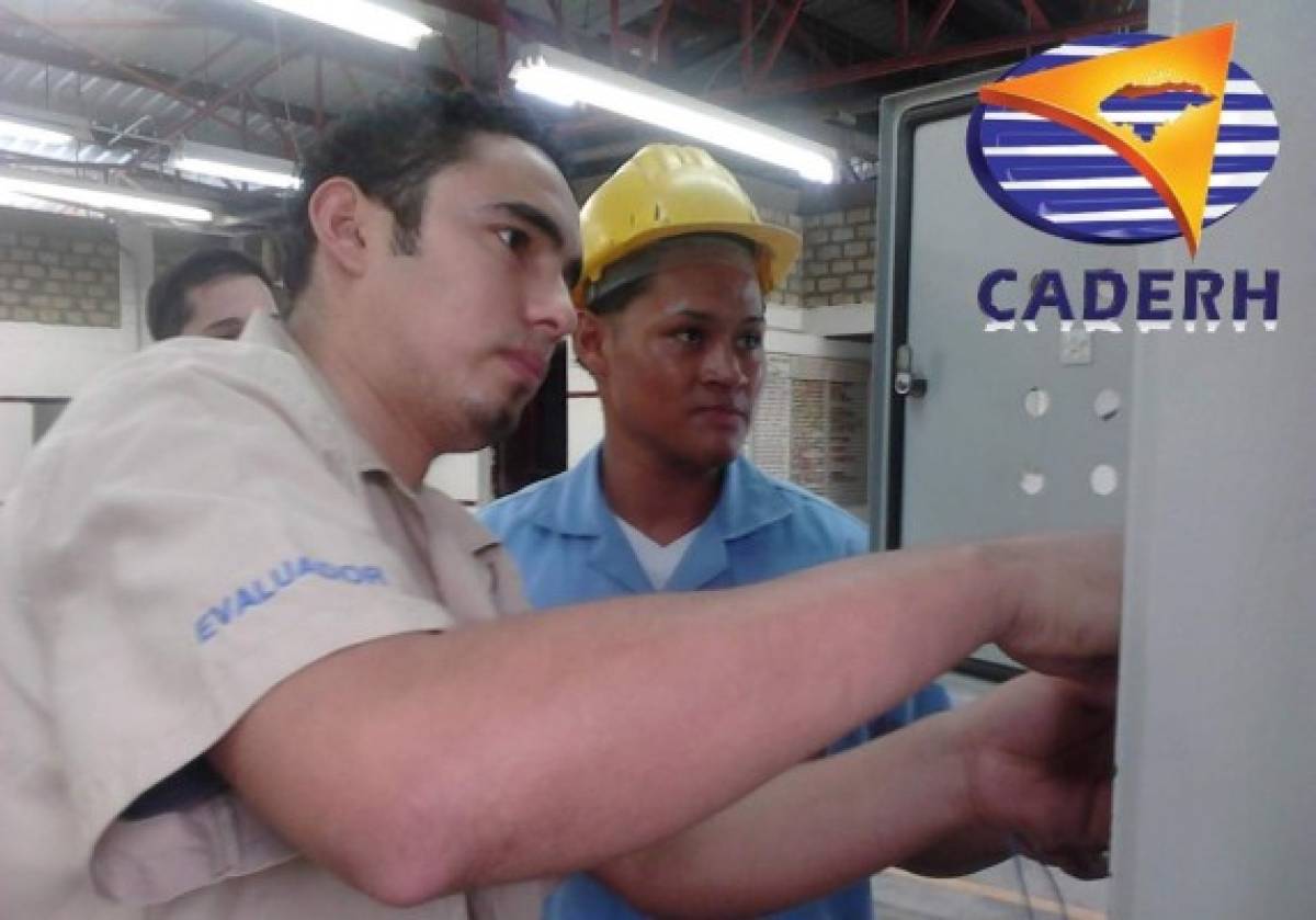 Leonel Bendeck, fundador del mayor centro de capacitación laboral del país