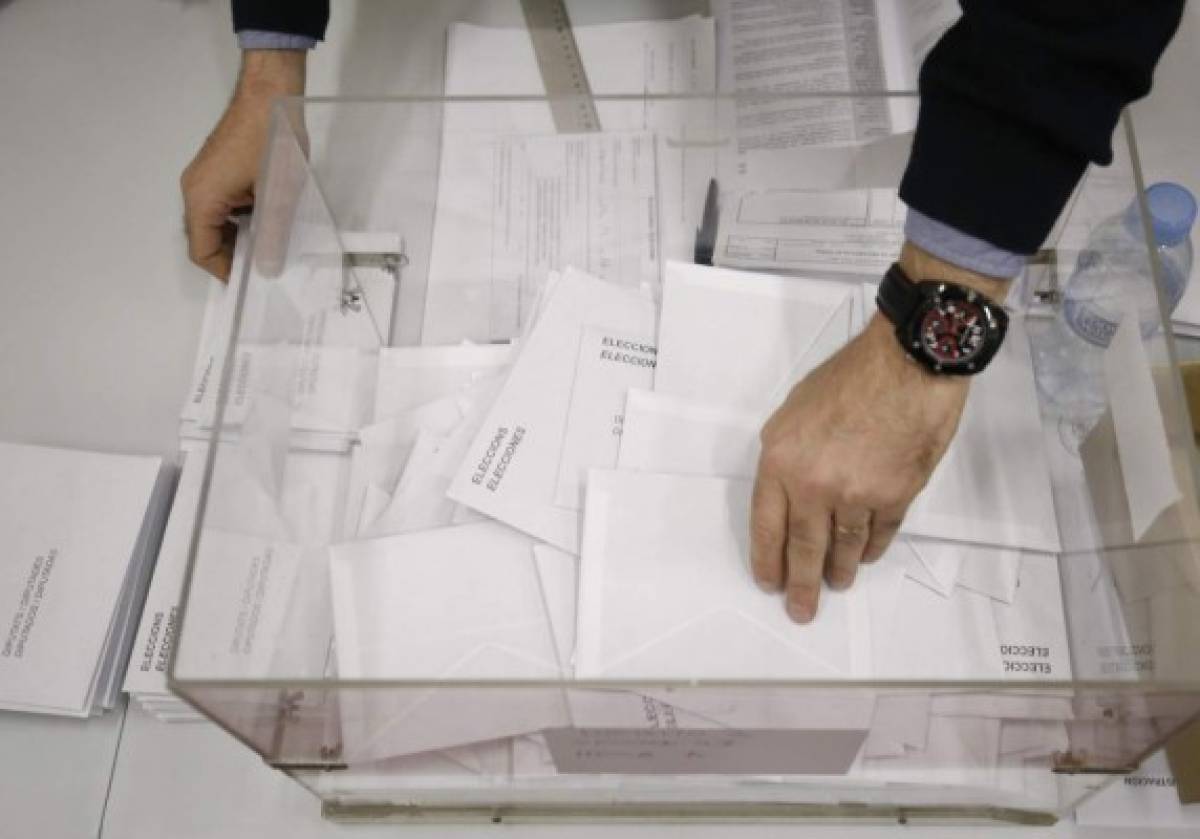 Los catalanes votaron y ahora esperan los resultados electorales   