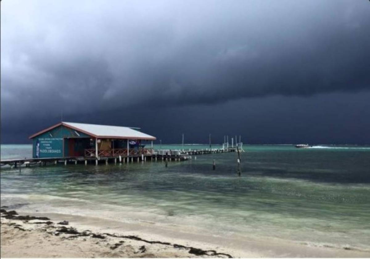 Huracán Earl perdió fuerza al entrar a Belice