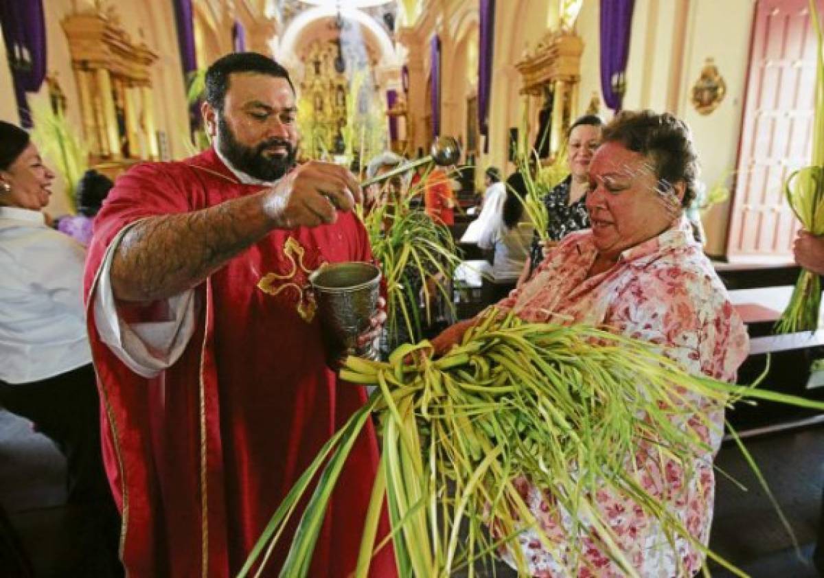 Feligresía católica clama por paz para Honduras en Domingo Ramos