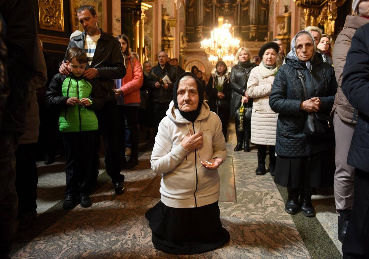 Los ancianos, los grandes olvidados de la guerra en Ucrania