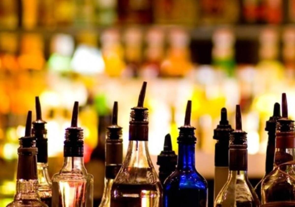 Suben a 15 los muertos por beber alcohol industrial en Ecuador 