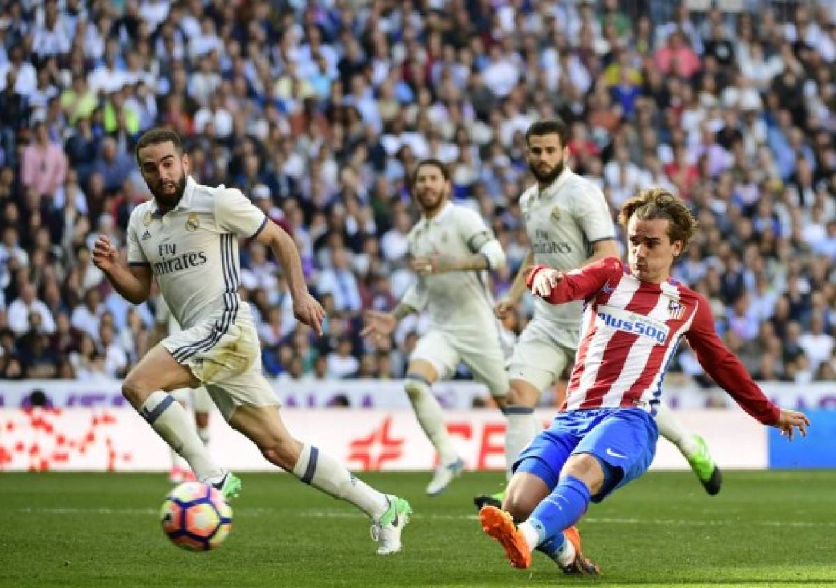 Dani Carvajal del Real Madrid ante Antoine Griezmann del Atlético (Agencias/AP/AFP)