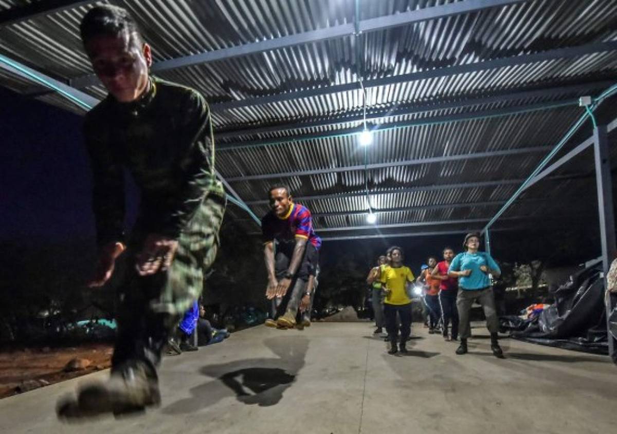 Así es el entrenamiento de las mujeres que forman parte de las FARC en Colombia. (AFP)(Foto: Agencias/AFP / Noticias del Mundo EL HERALDO Honduras)