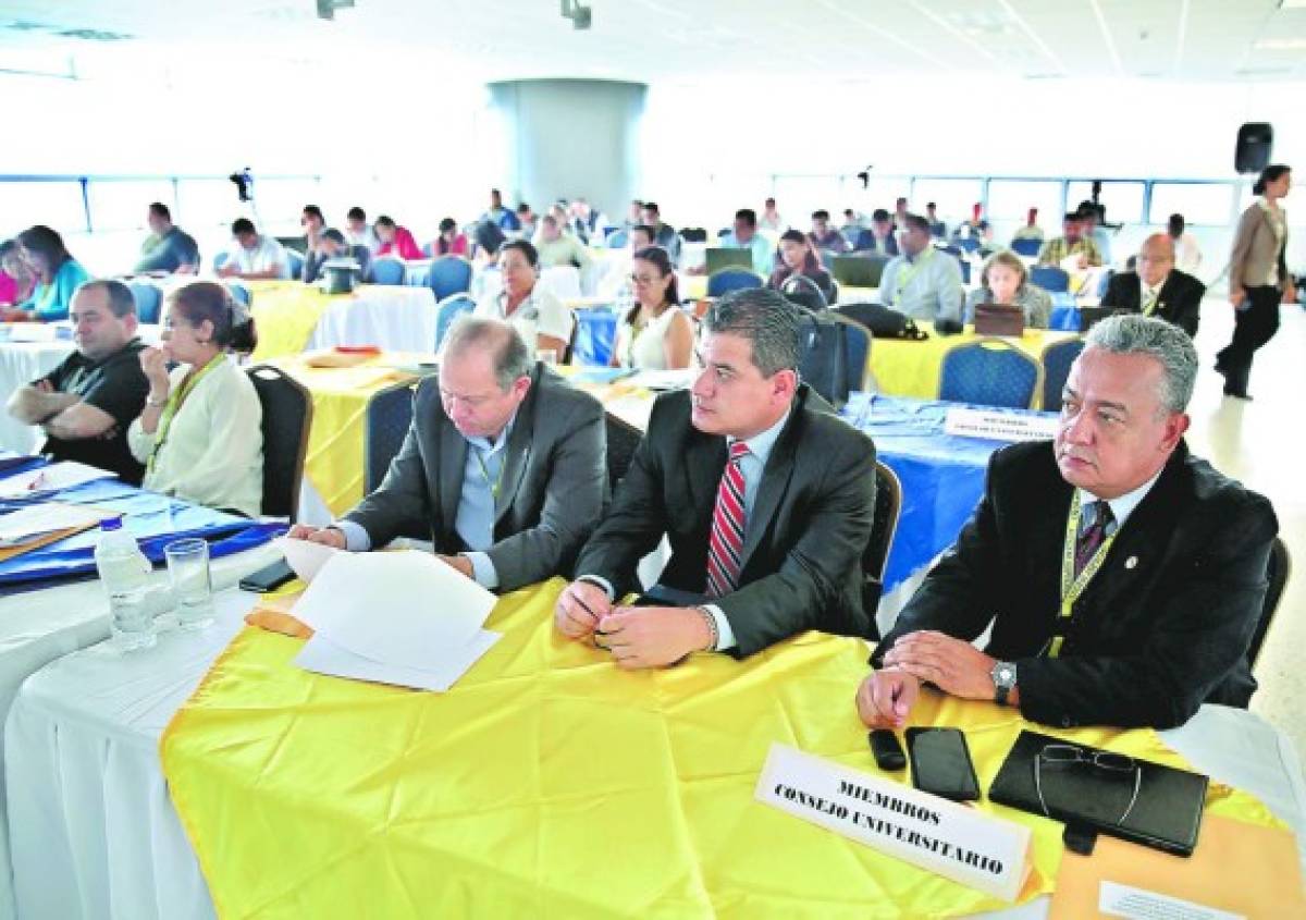 Honduras: Solo 6 de 27 aspirantes calificaban a Junta de Dirección Universitaria