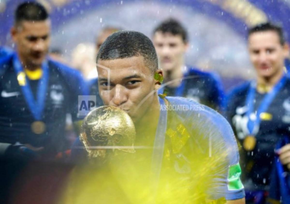 Mbappé revela que jugó la final lesionado de la espalda