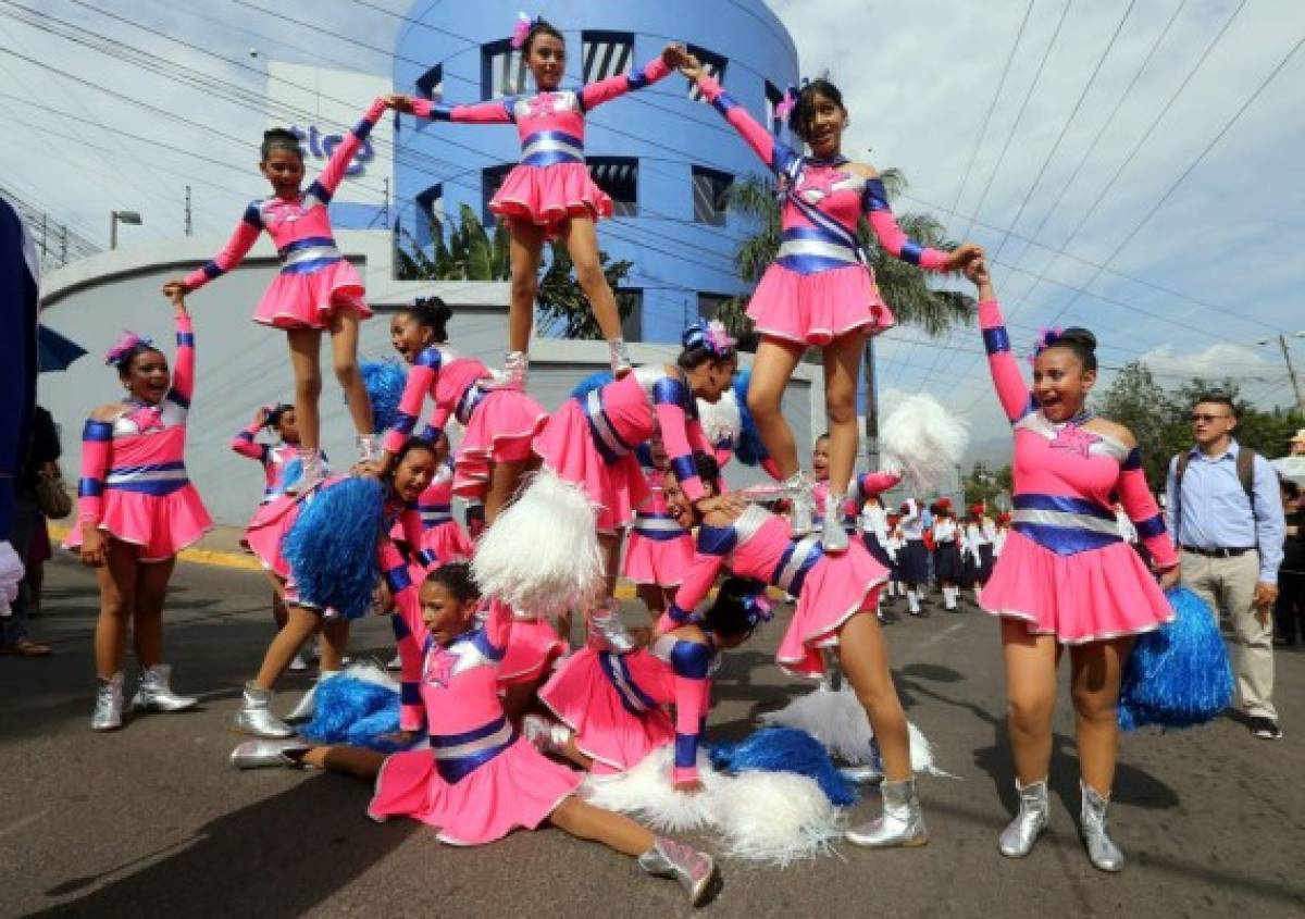 Tegucigalpa: En nueve rutas, alumnos del nivel básico mostraron su amor a la patria