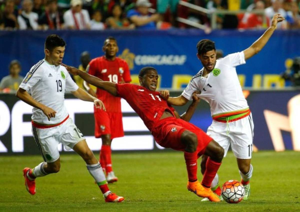 Árbitro Marc Geiger mete a México a la final