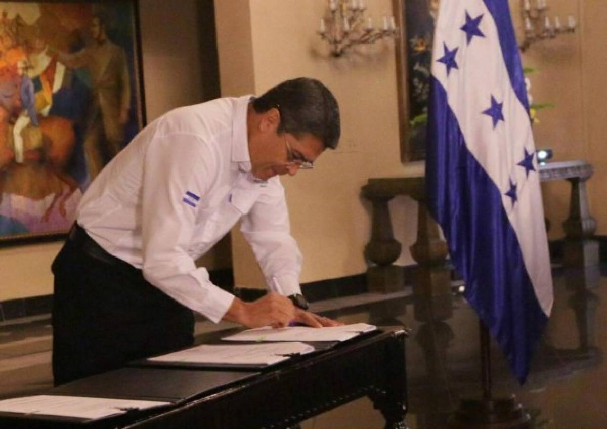 Presidente Hernández sanciona nueva Ley de Incentivo al Transporte