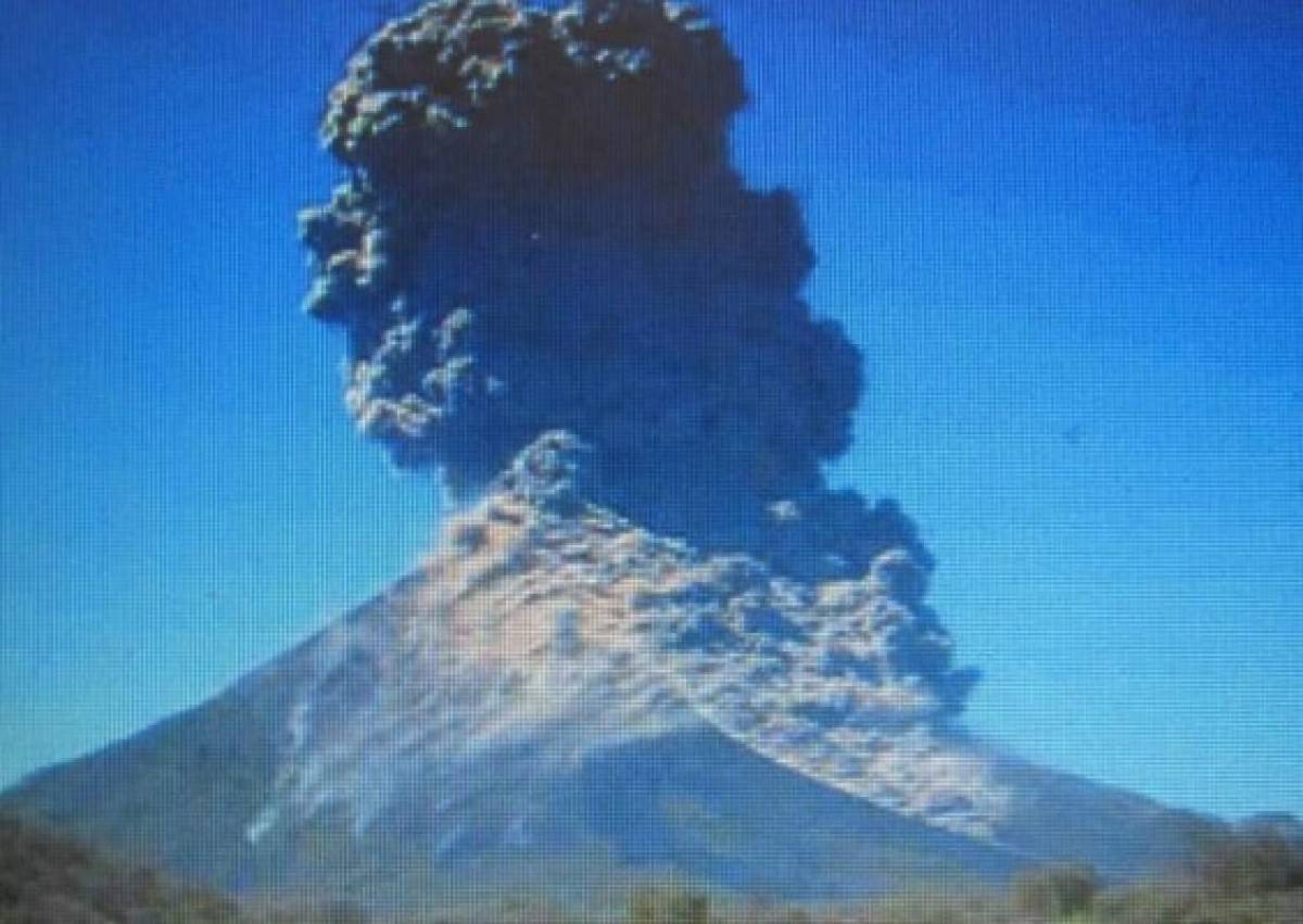 Nicaragua vigila el volcán Momotombo por fuerte y gigantesca explosión   