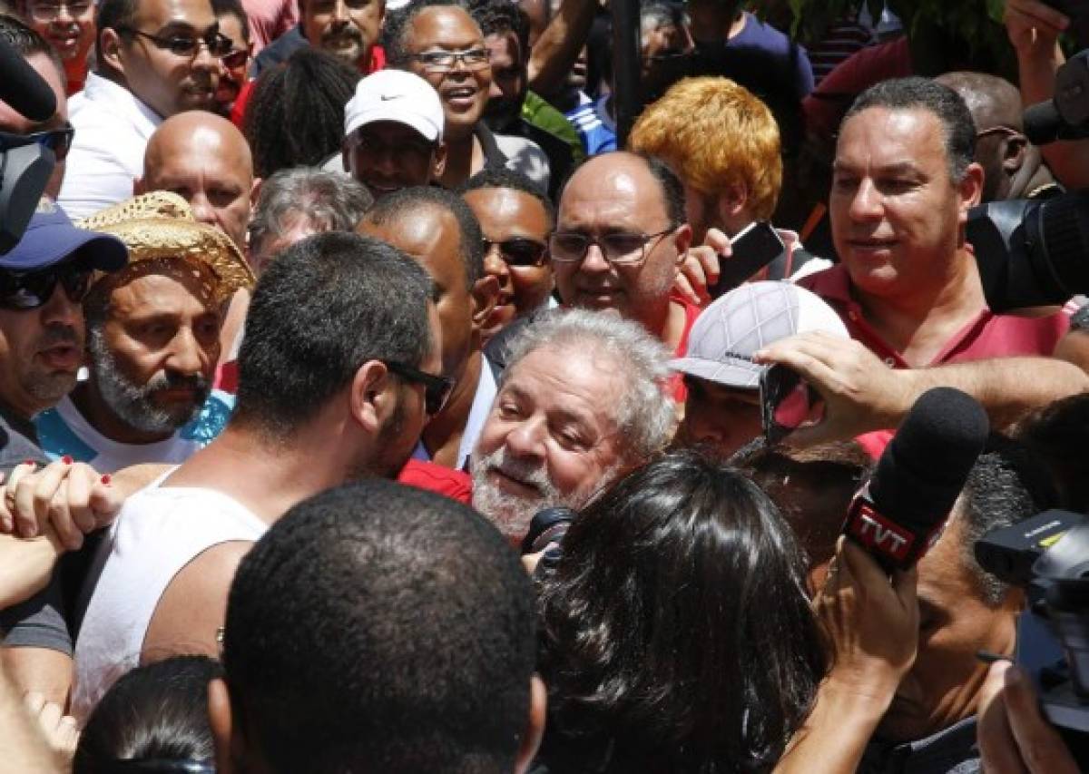 Lula traslada su lucha a las calles para salvar su imagen en Brasil