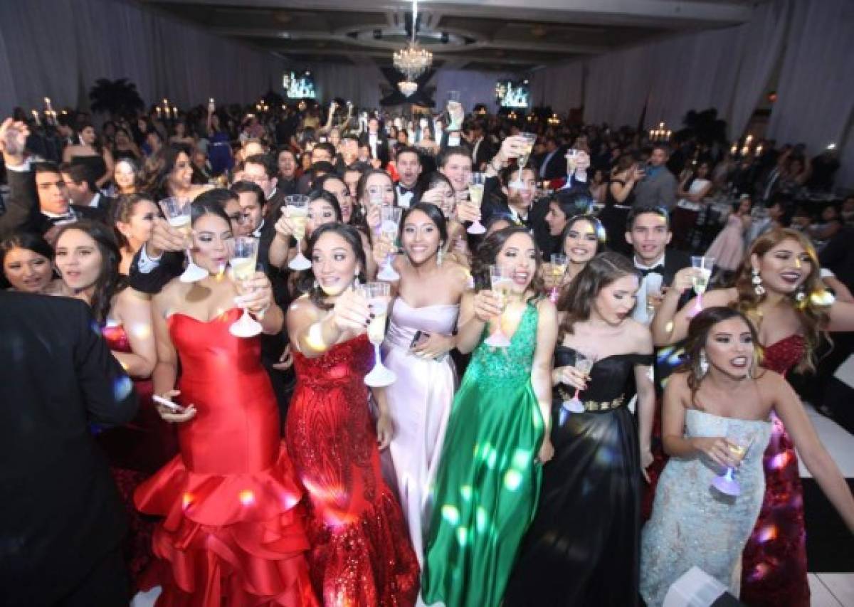 La International School despidió a sus seniors con un digno festejo