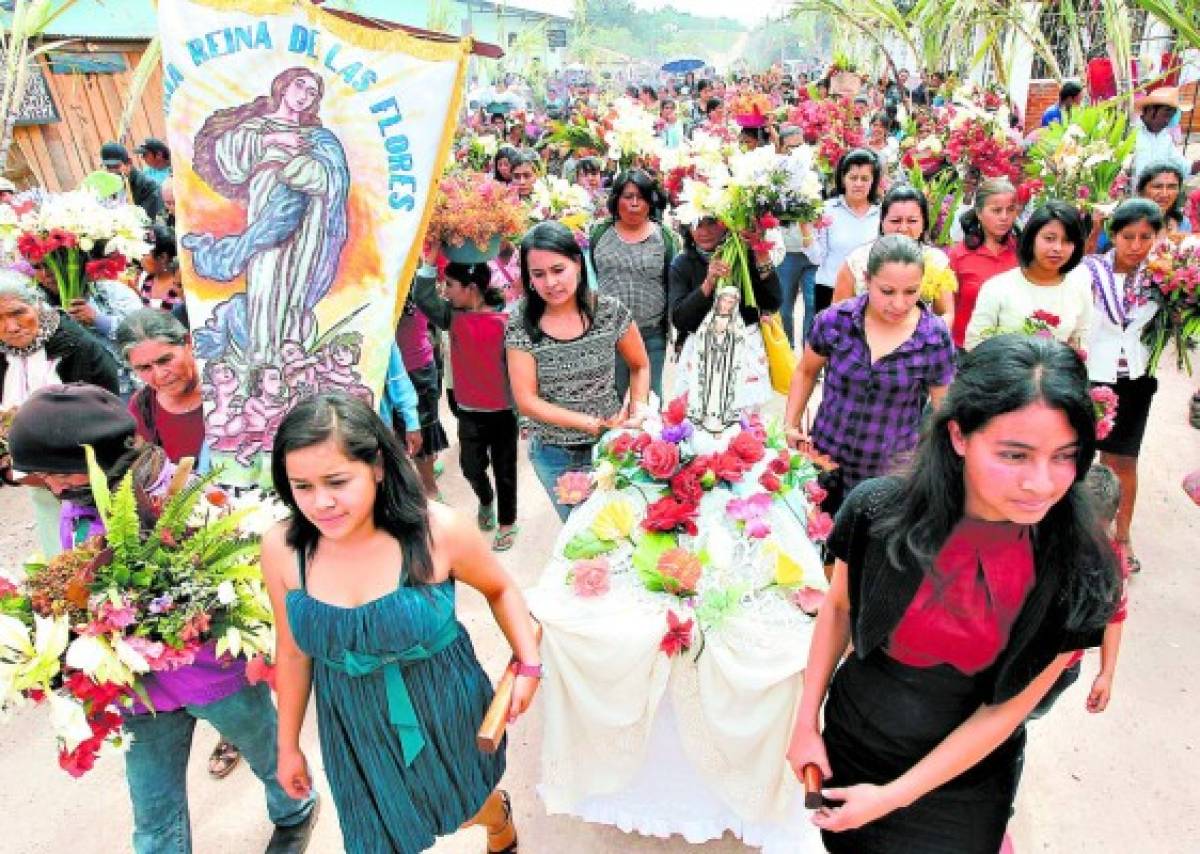 Virgen María, reina de las flores