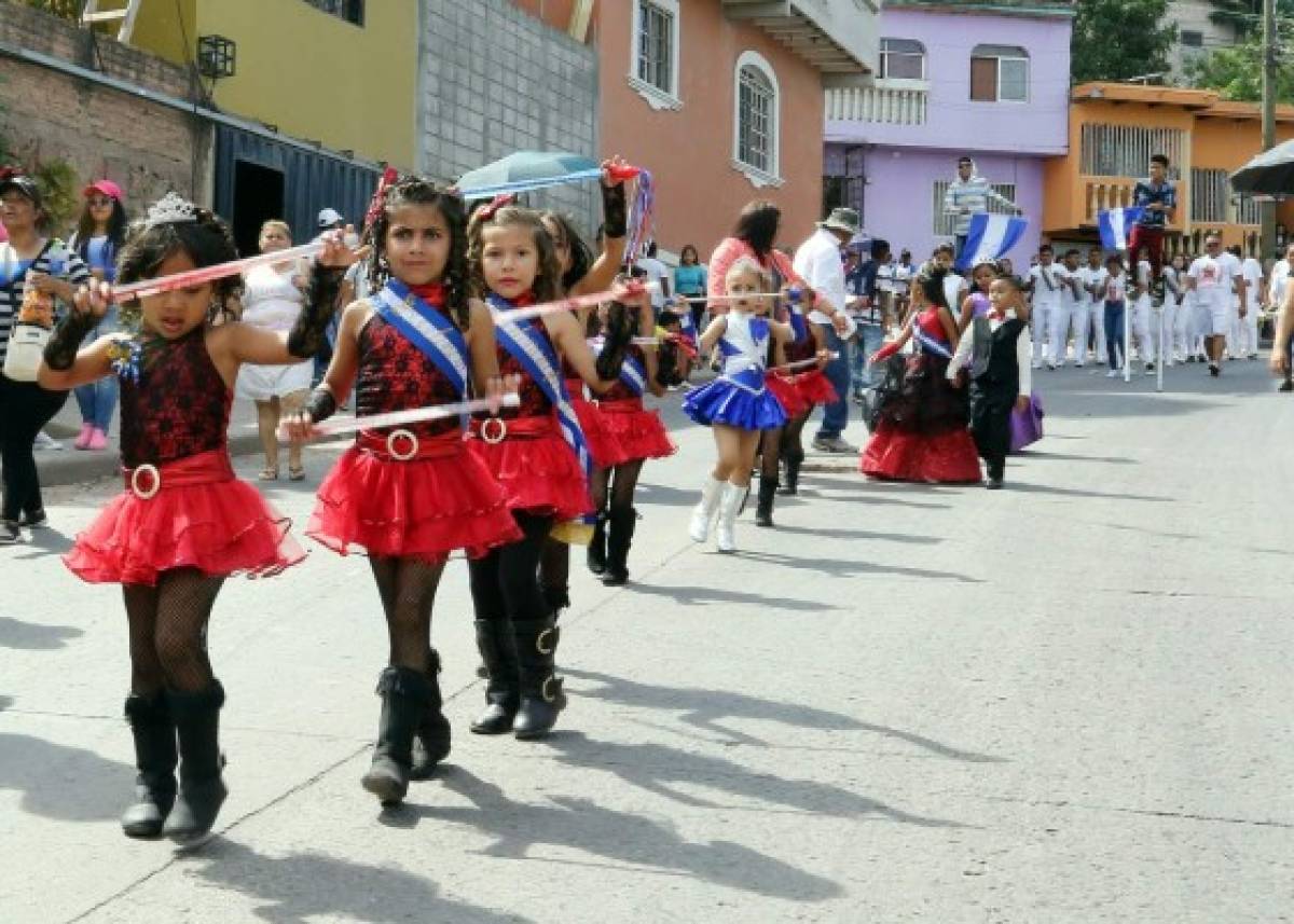 Pequeños piden cuidar el bosque y destacan valores morales en desfile