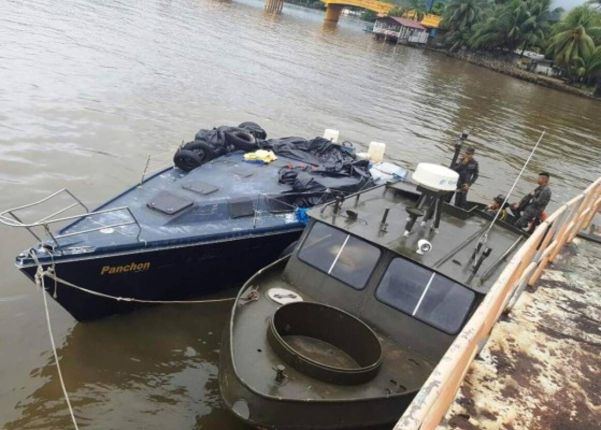 Encuentran abandonado millonario cargamento de cigarrillos en costa norte de Honduras 