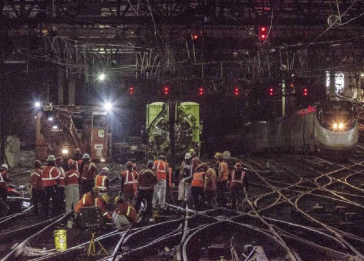 Tren de NY queda varado en túnel y luego ocurre estampida