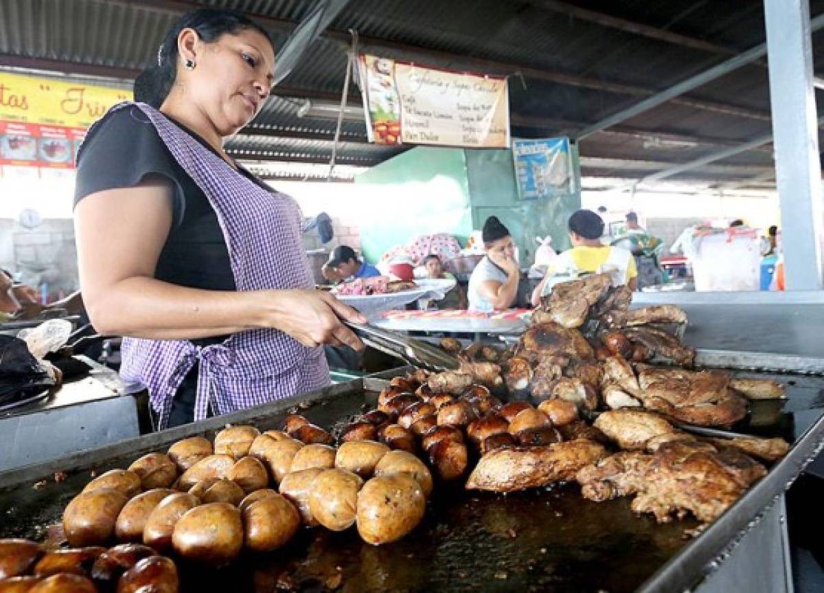 Un recorrido por la Feria del Agricultor y el Artesano