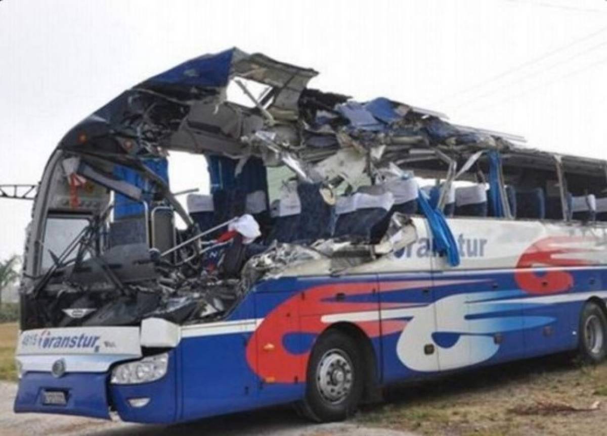 Cuba: 2 muertos y 28 heridos en choque de autobús turístico  