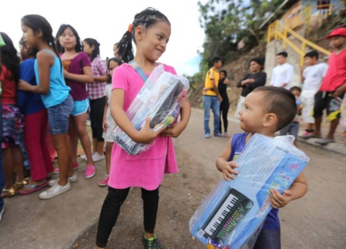 Honduras: Una tarde de sorpresas les llevamos a los niños de la Ramón Amaya Amador