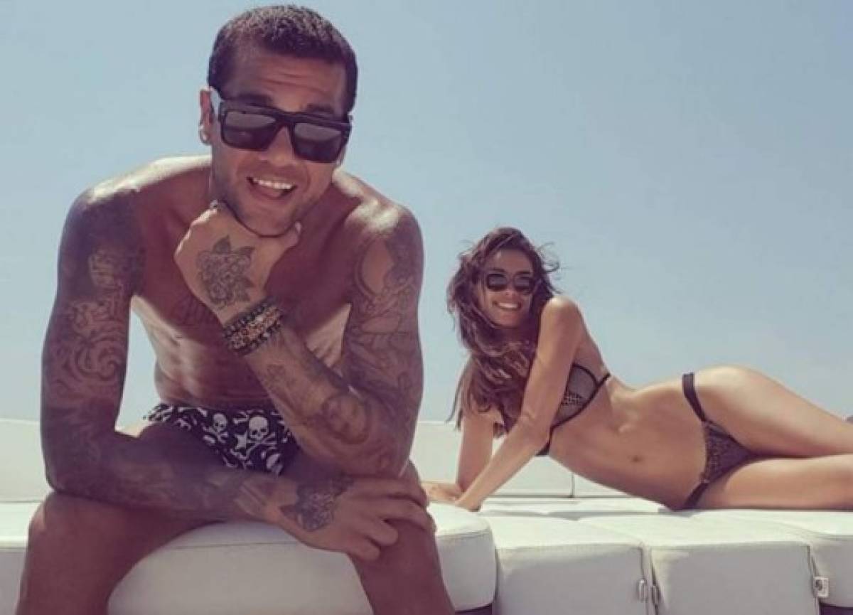 Novia de Dani Alves encanta con su sensual figura