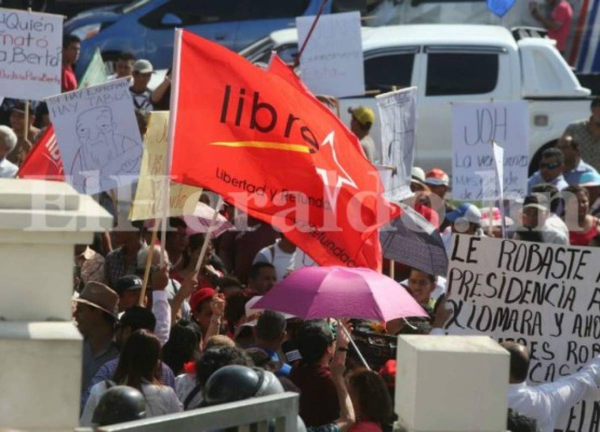 Posponen audiencia por demanda contra 'Mel' Zelaya para el 12 de mayo